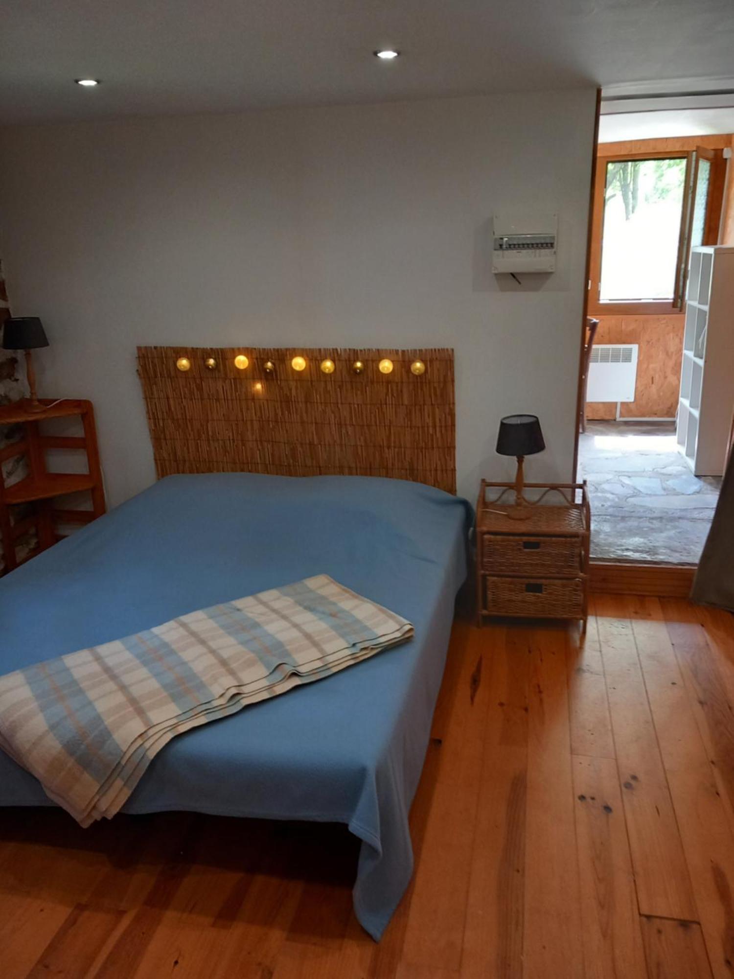 Les Cedres Bleus De Joany Apartment Viviez Bagian luar foto
